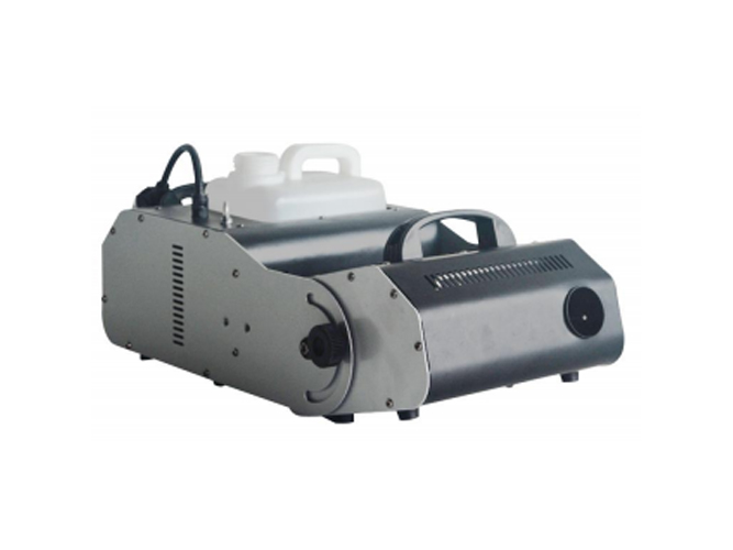 Multi-angle smoke machine